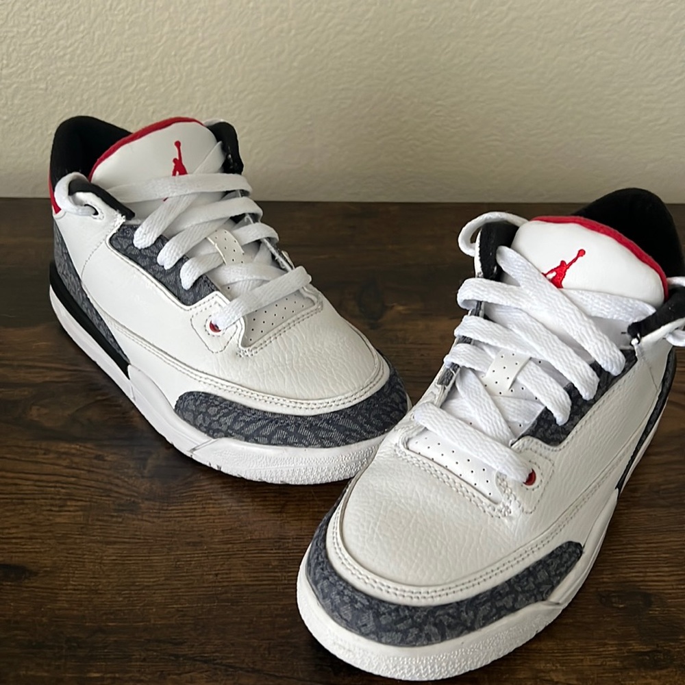 ❤️Jordan three retros!!!!❤️